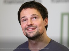 Тень алиментного укрывательства: как Данила Козловский сократил выплаты дочери и оказался под светом Собчак