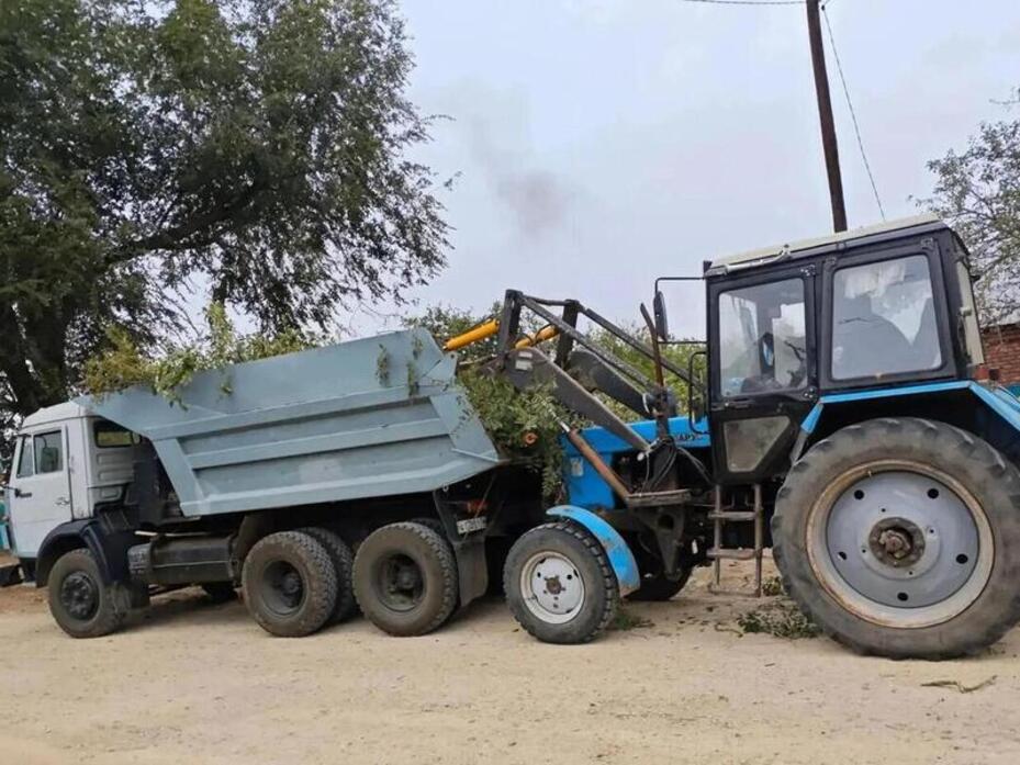 Благоустройство улиц в Яшалте: подготовка к зиме в полном разгаре