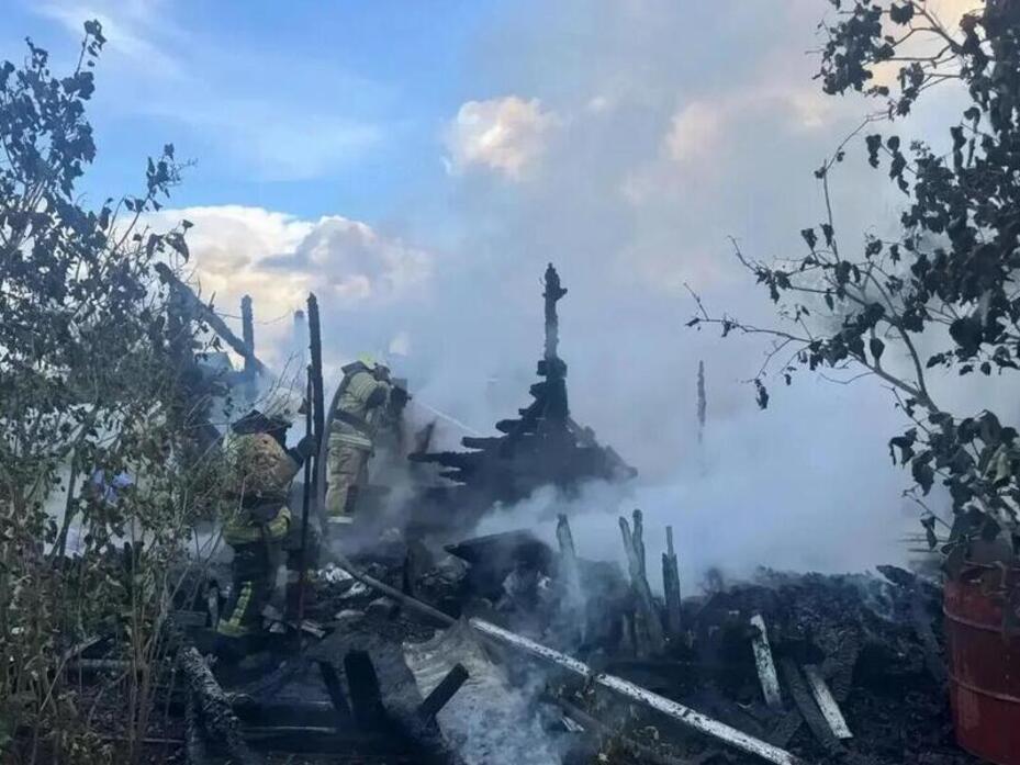 Ленинградские спасатели за сутки потушили 16 пожаров и помогли в шести ДТП